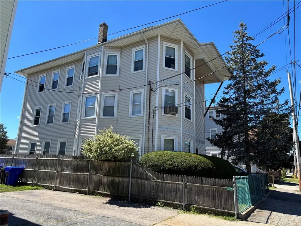 93 Oakland Avenue Pawtucket RI 02861