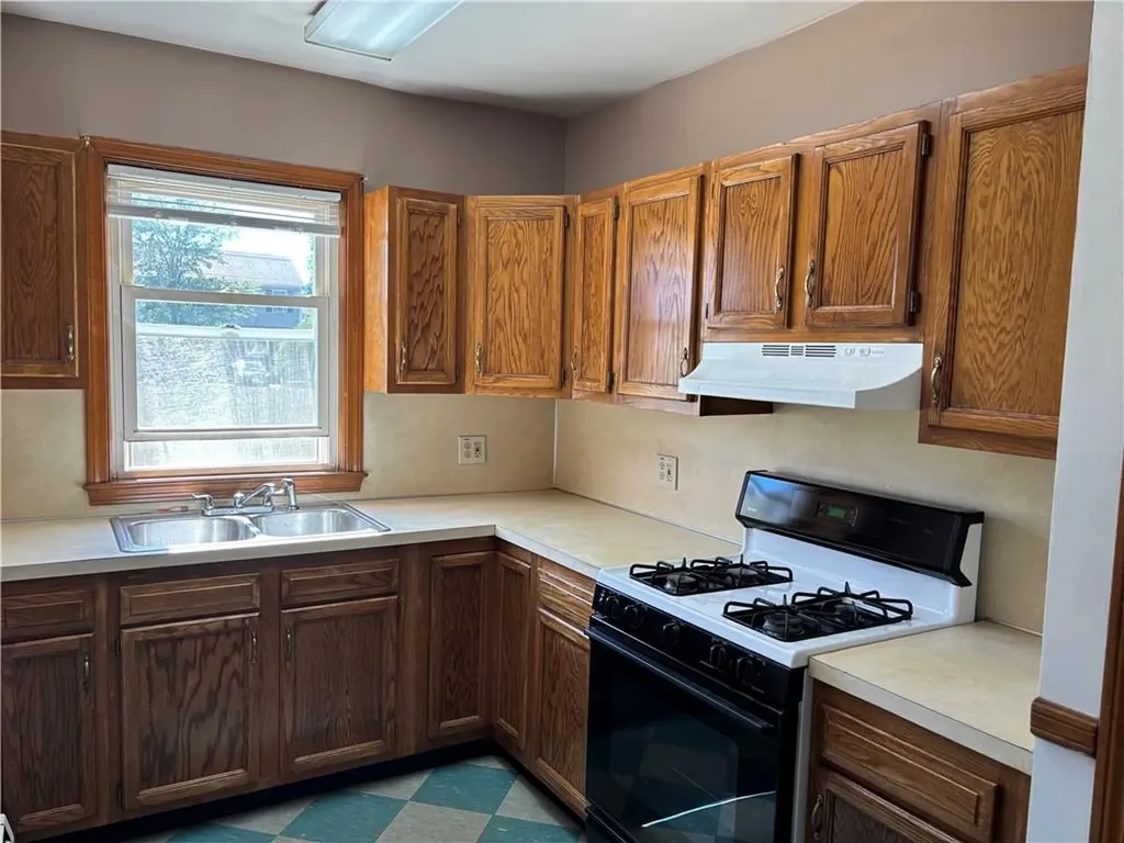 93 Oakland Avenue Pawtucket RI 02861