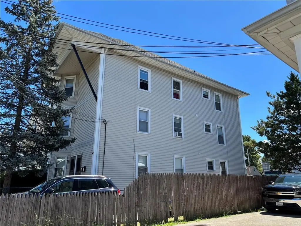 93 Oakland Avenue Pawtucket RI 02861