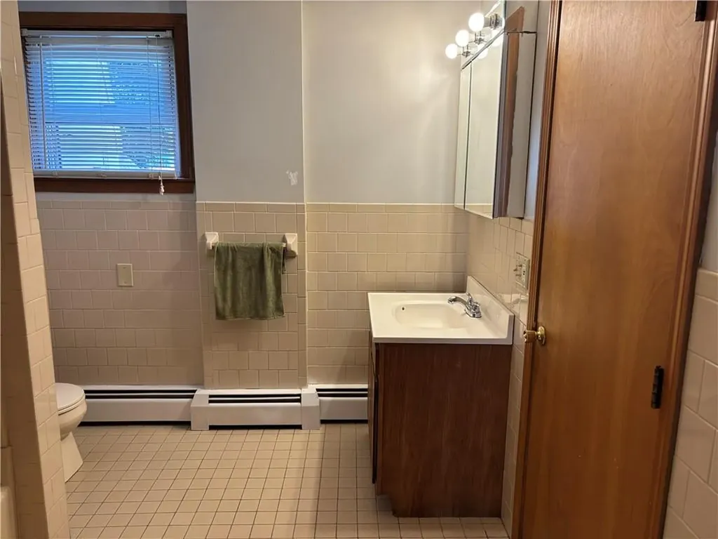 93 Oakland Avenue Pawtucket RI 02861