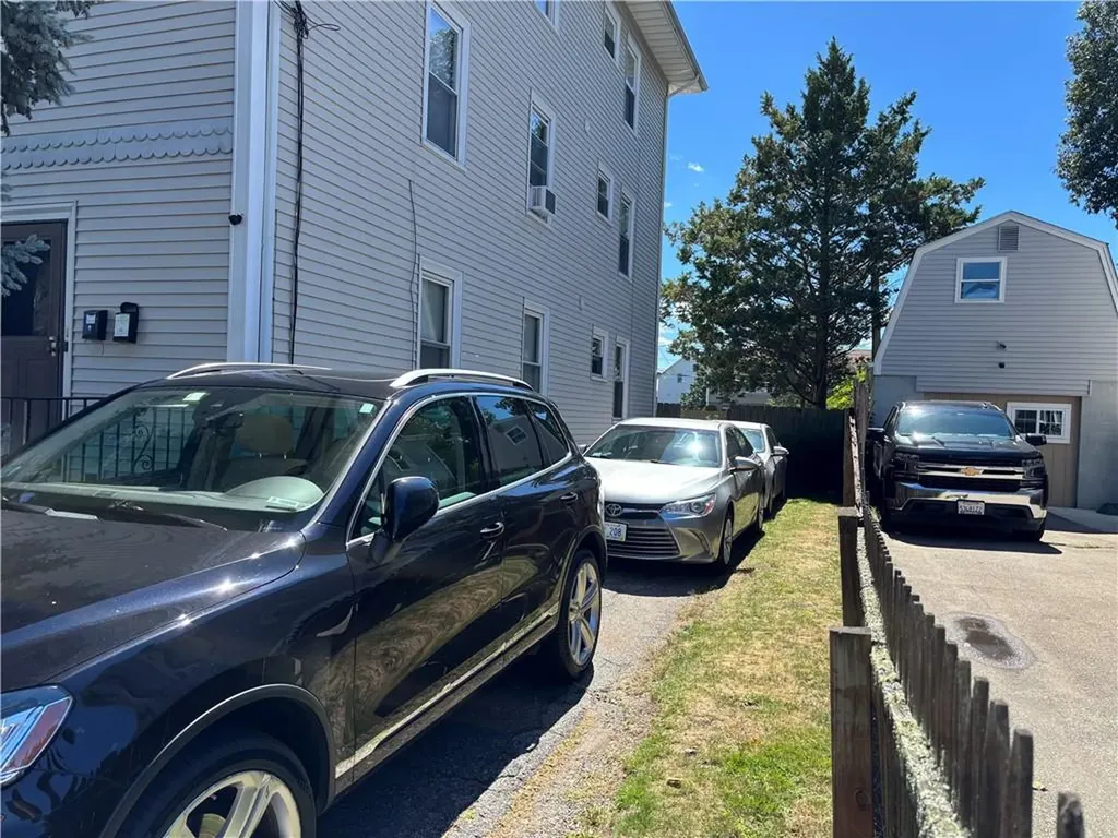 93 Oakland Avenue Pawtucket RI 02861