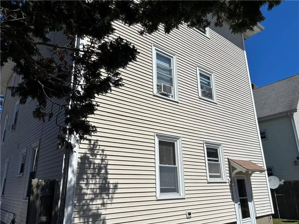 93 Oakland Avenue Pawtucket RI 02861