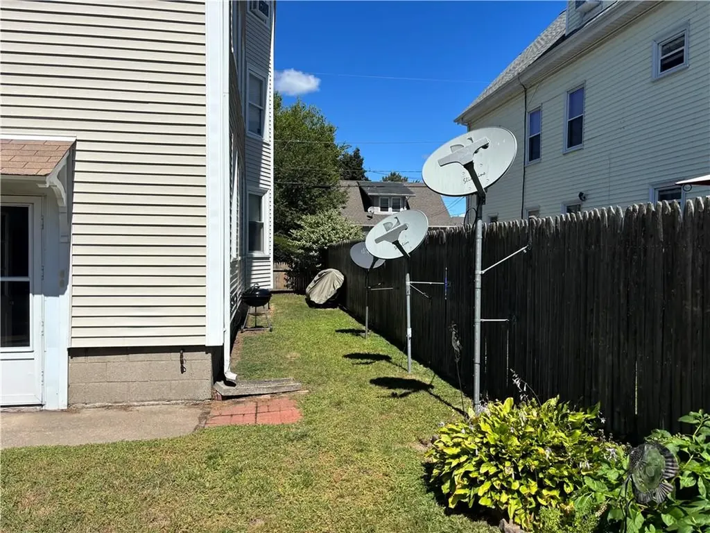 93 Oakland Avenue Pawtucket RI 02861