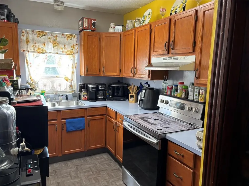 93 Oakland Avenue Pawtucket RI 02861