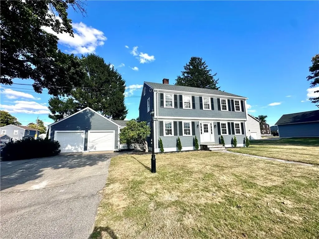 426 Metacom Avenue Bristol RI 02809