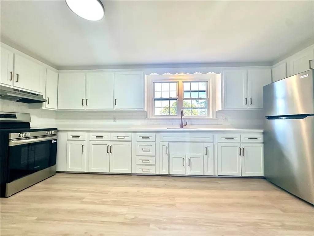 426 Metacom Avenue Bristol RI 02809