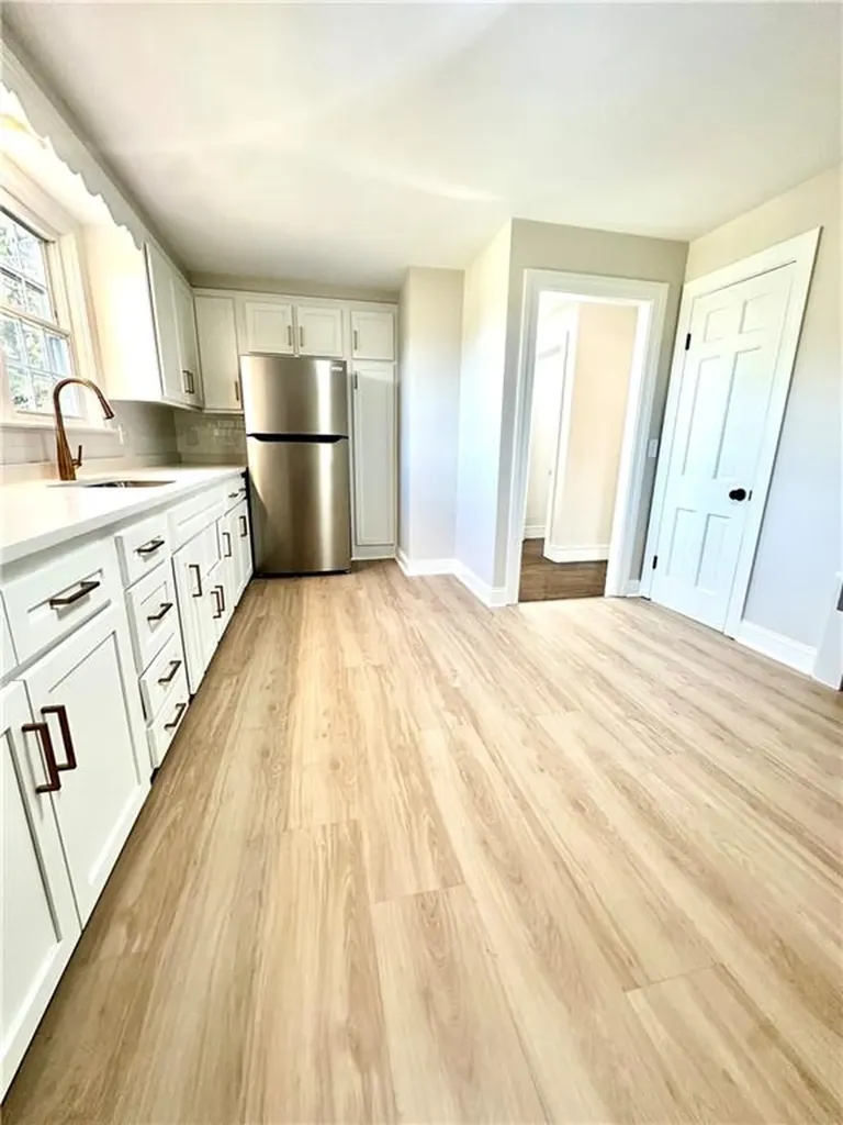 426 Metacom Avenue Bristol RI 02809