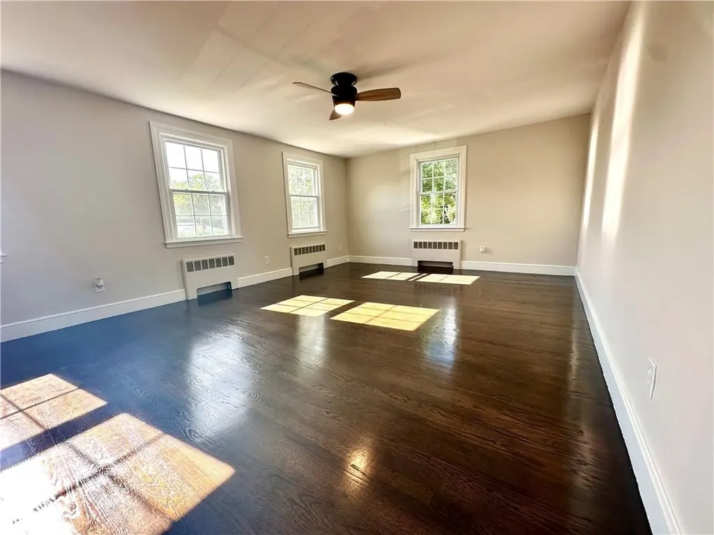 426 Metacom Avenue Bristol RI 02809