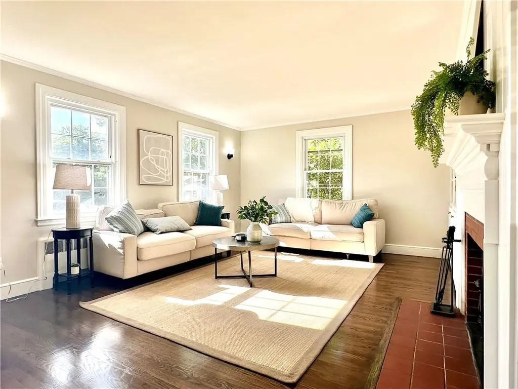 426 Metacom Avenue Bristol RI 02809