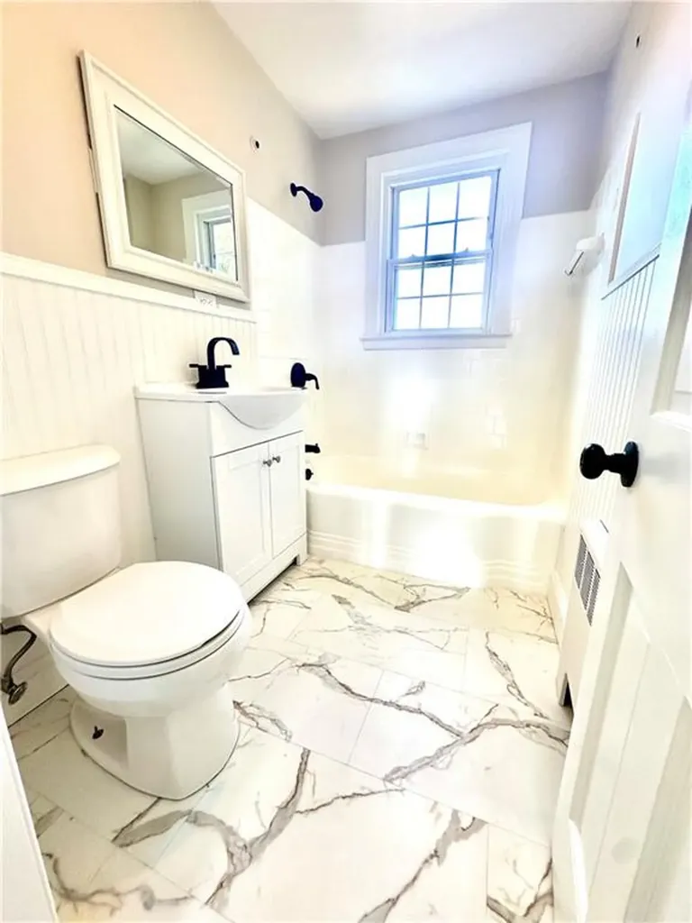 426 Metacom Avenue Bristol RI 02809
