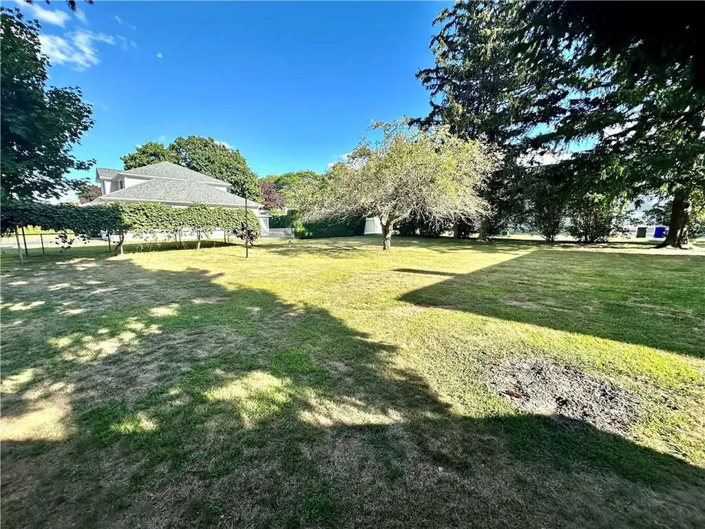 426 Metacom Avenue Bristol RI 02809