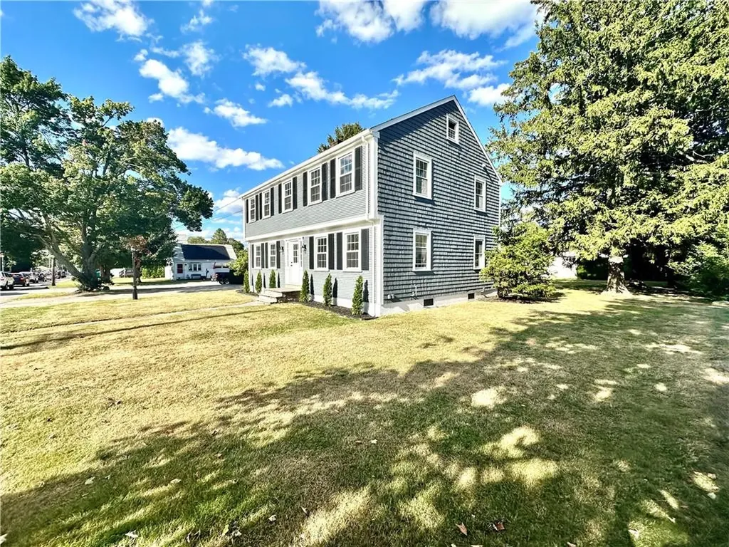 426 Metacom Avenue Bristol RI 02809