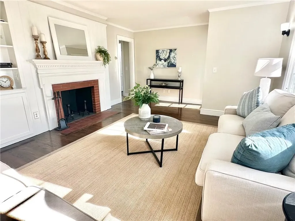 426 Metacom Avenue Bristol RI 02809