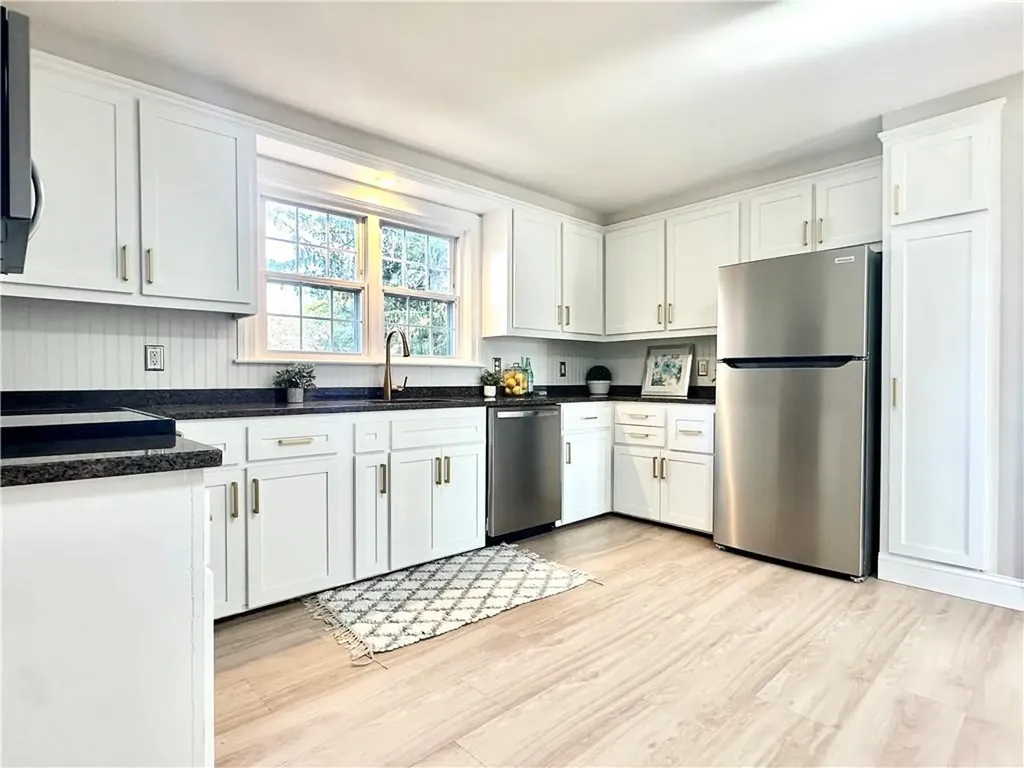 426 Metacom Avenue Bristol RI 02809
