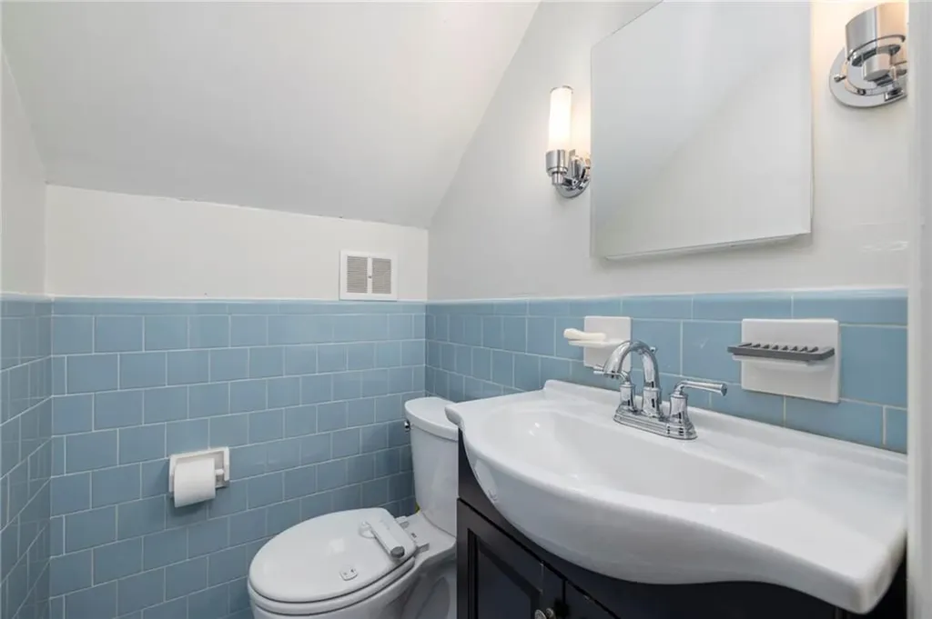 86 Blodgett Avenue Pawtucket RI 02860
