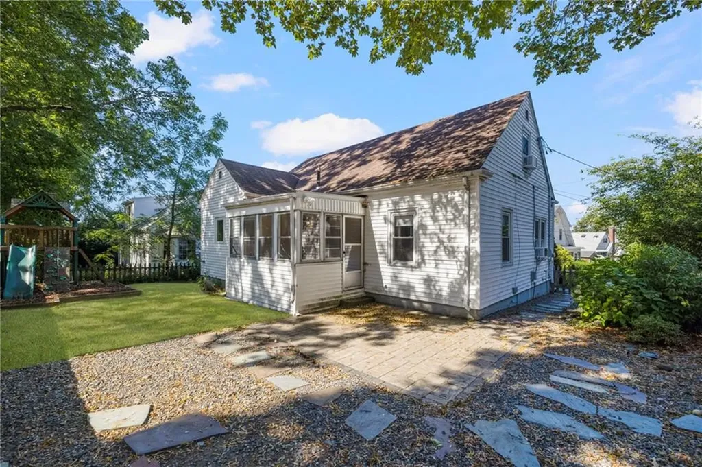 86 Blodgett Avenue Pawtucket RI 02860
