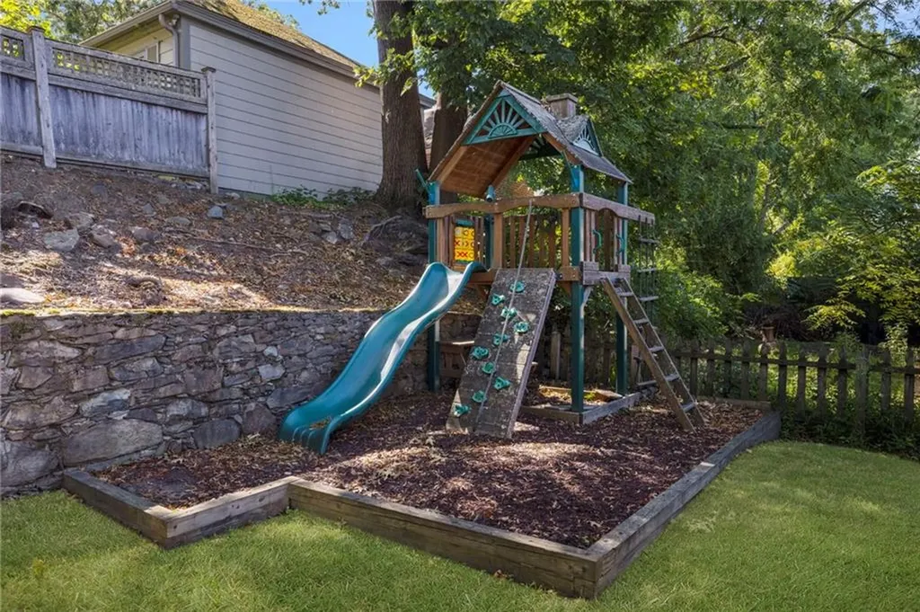 86 Blodgett Avenue Pawtucket RI 02860
