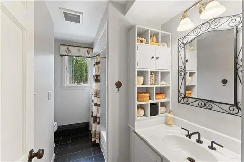 11 Stonegate Road Warren RI 02885