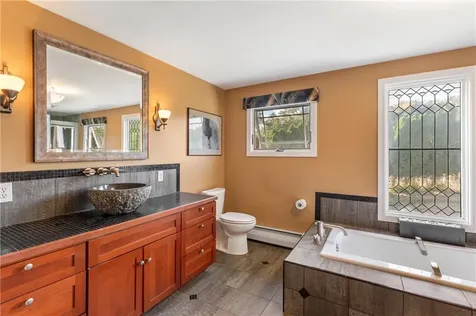 11 Stonegate Road Warren RI 02885