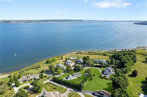 11 Stonegate Road Warren RI 02885