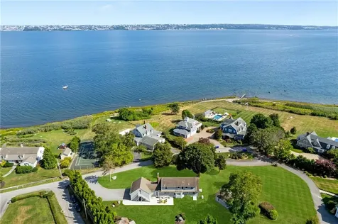 11 Stonegate Road Warren RI 02885