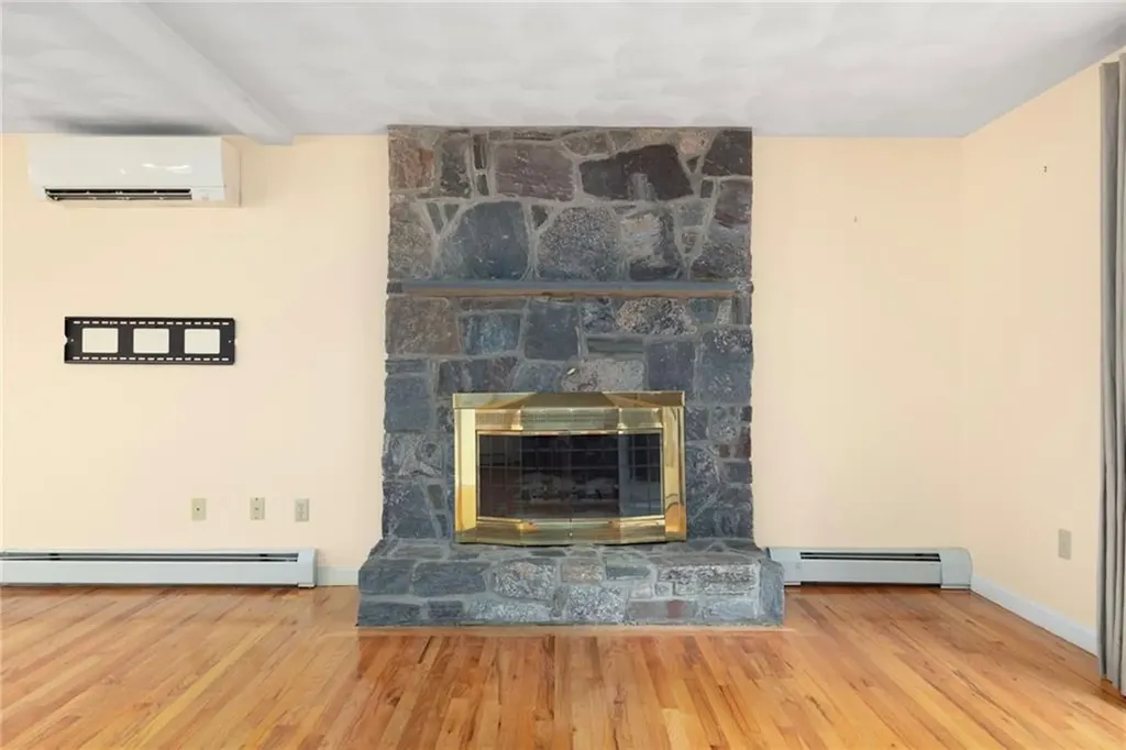 7 Crestwood Lane Lincoln RI 02865