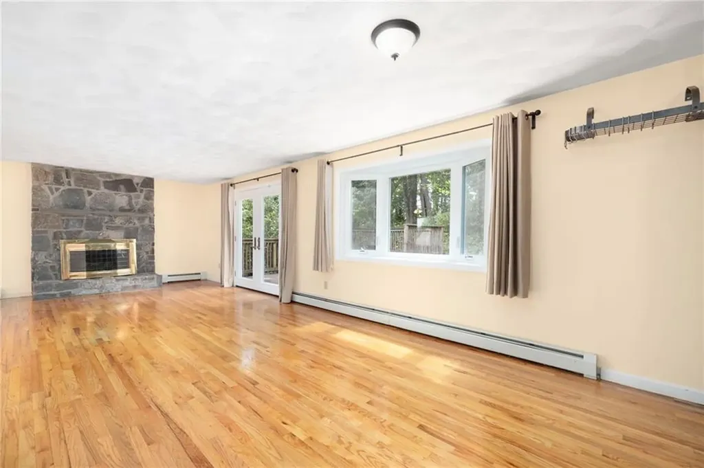 7 Crestwood Lane Lincoln RI 02865