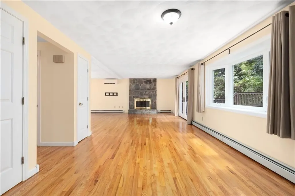 7 Crestwood Lane Lincoln RI 02865