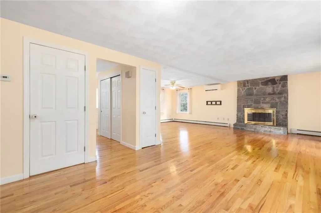7 Crestwood Lane Lincoln RI 02865