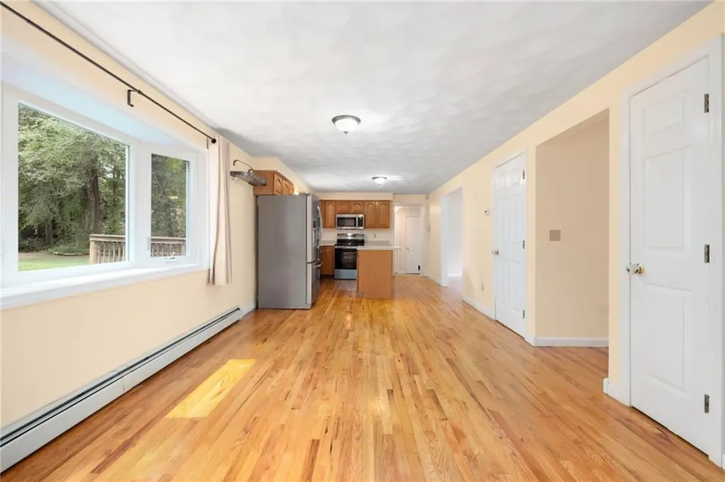 7 Crestwood Lane Lincoln RI 02865