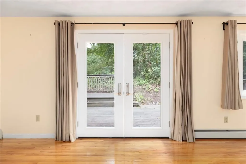 7 Crestwood Lane Lincoln RI 02865