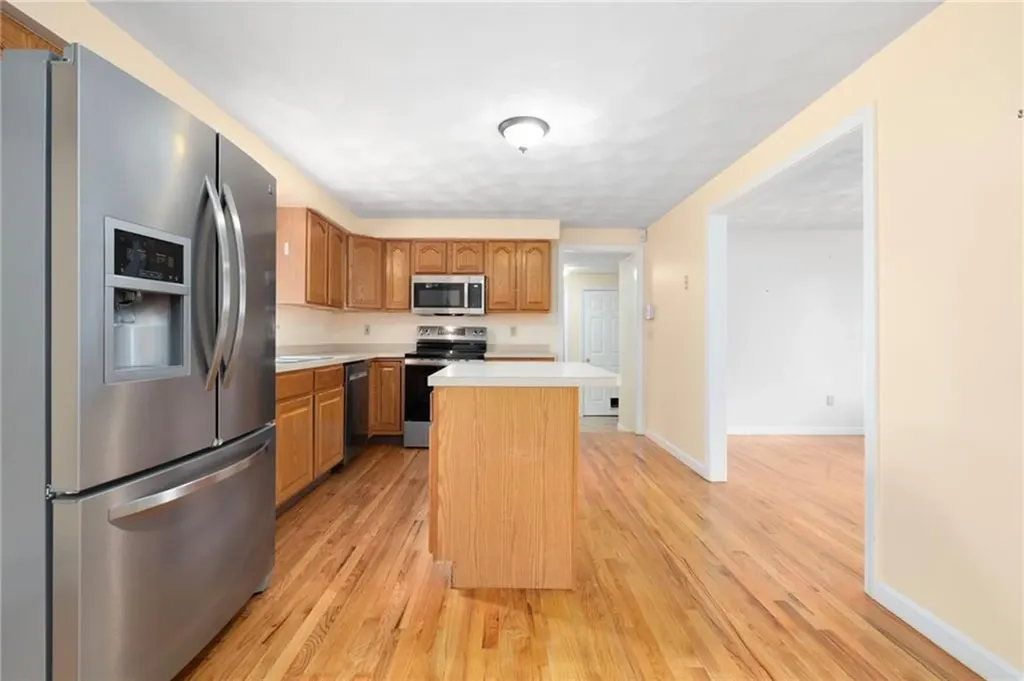 7 Crestwood Lane Lincoln RI 02865