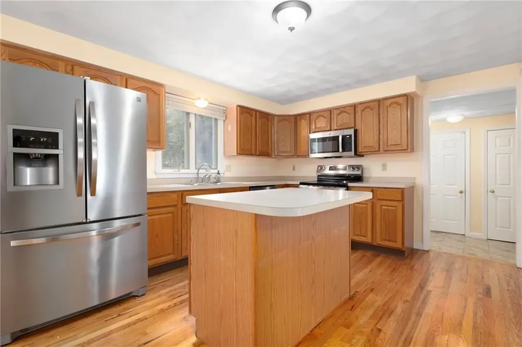 7 Crestwood Lane Lincoln RI 02865