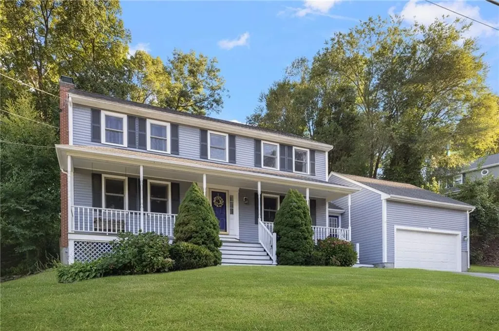 7 Crestwood Lane Lincoln RI 02865