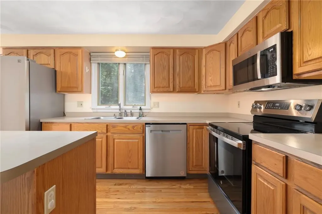 7 Crestwood Lane Lincoln RI 02865