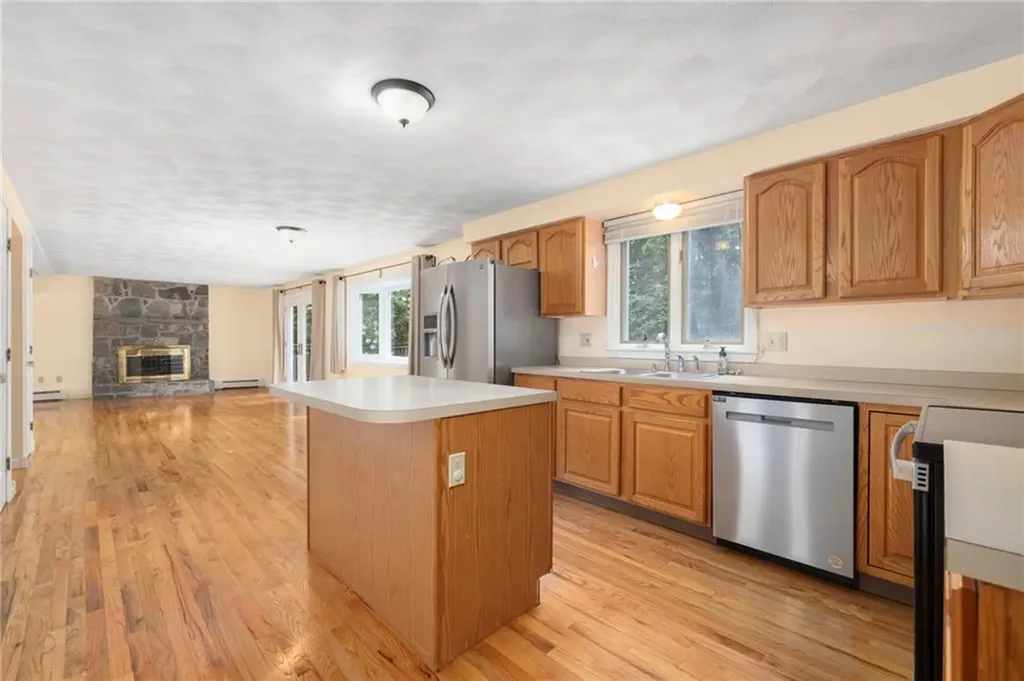 7 Crestwood Lane Lincoln RI 02865
