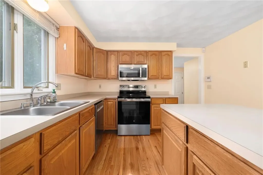 7 Crestwood Lane Lincoln RI 02865
