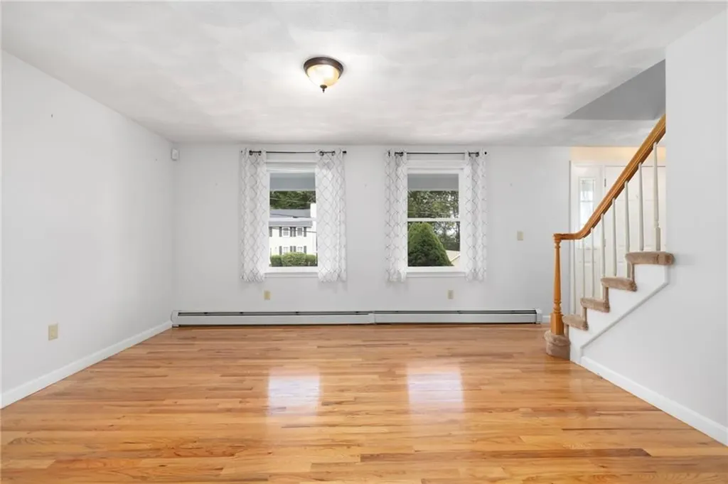 7 Crestwood Lane Lincoln RI 02865
