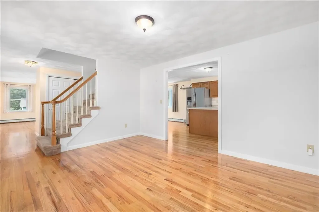 7 Crestwood Lane Lincoln RI 02865