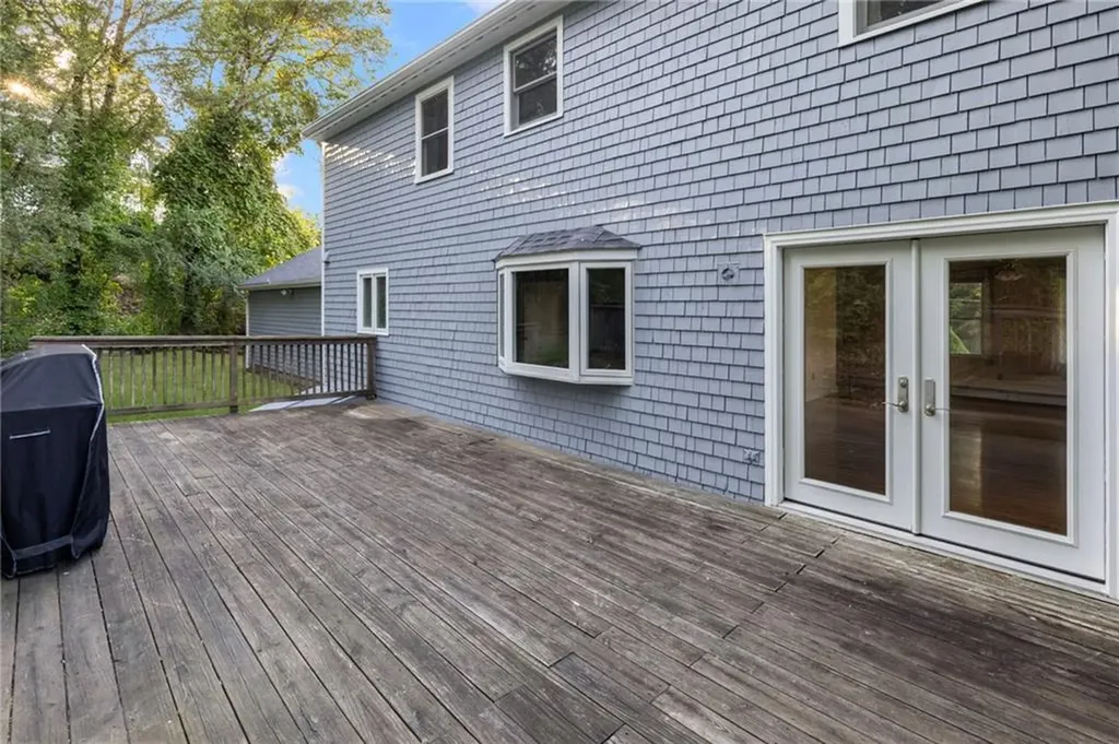 7 Crestwood Lane Lincoln RI 02865