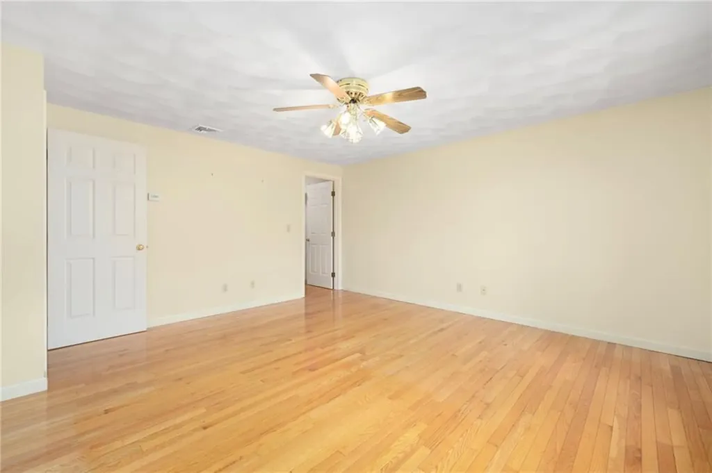7 Crestwood Lane Lincoln RI 02865