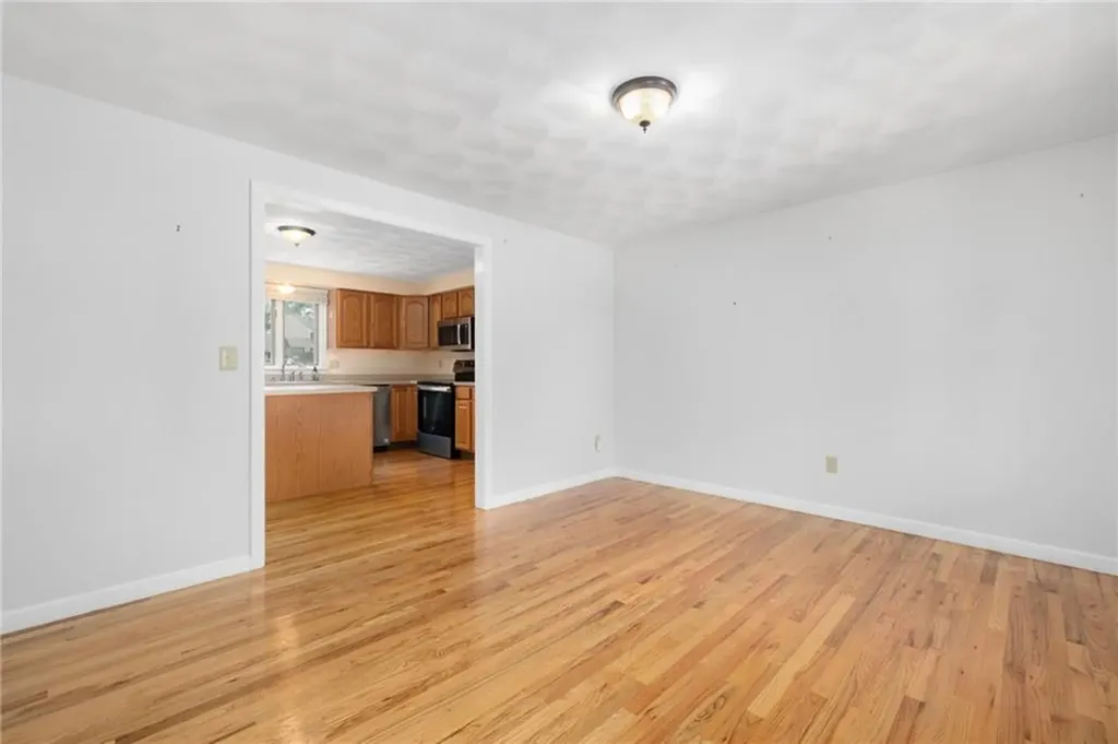 7 Crestwood Lane Lincoln RI 02865