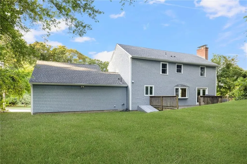 7 Crestwood Lane Lincoln RI 02865