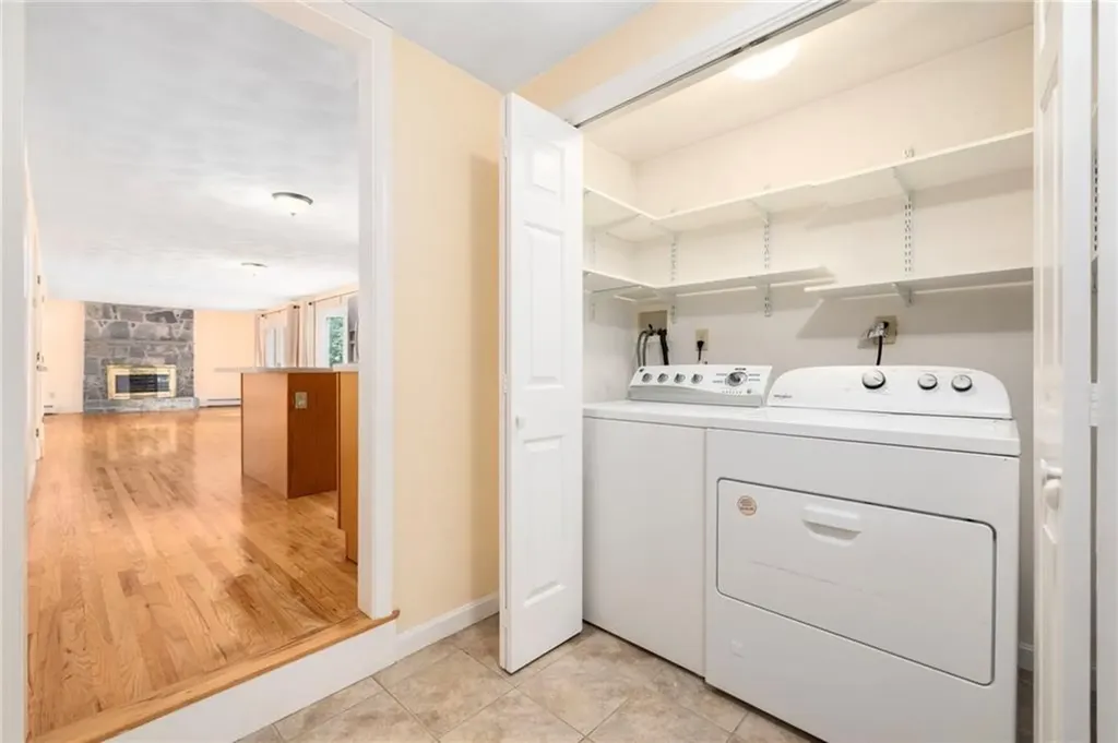 7 Crestwood Lane Lincoln RI 02865