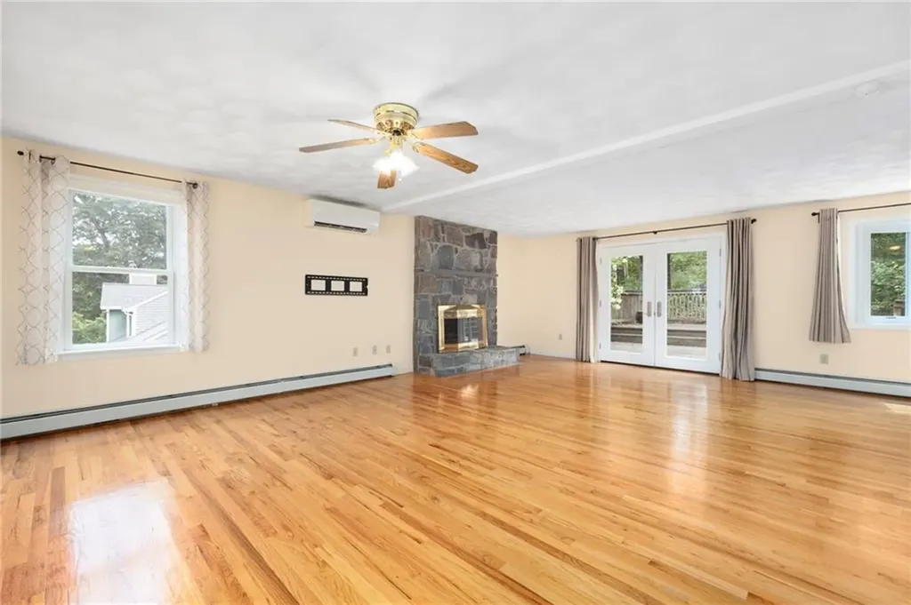 7 Crestwood Lane Lincoln RI 02865