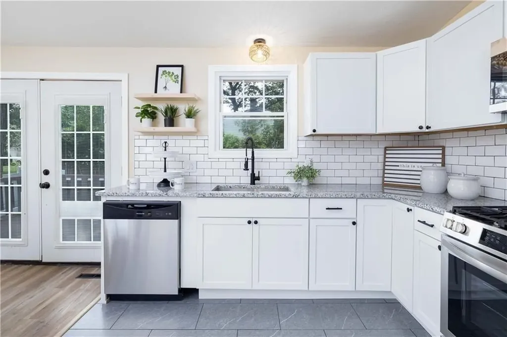 259 Buttonwoods Avenue Warwick RI 02886
