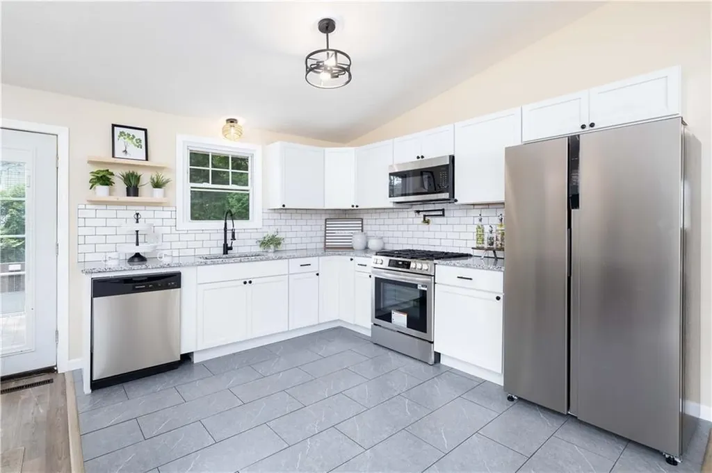 259 Buttonwoods Avenue Warwick RI 02886