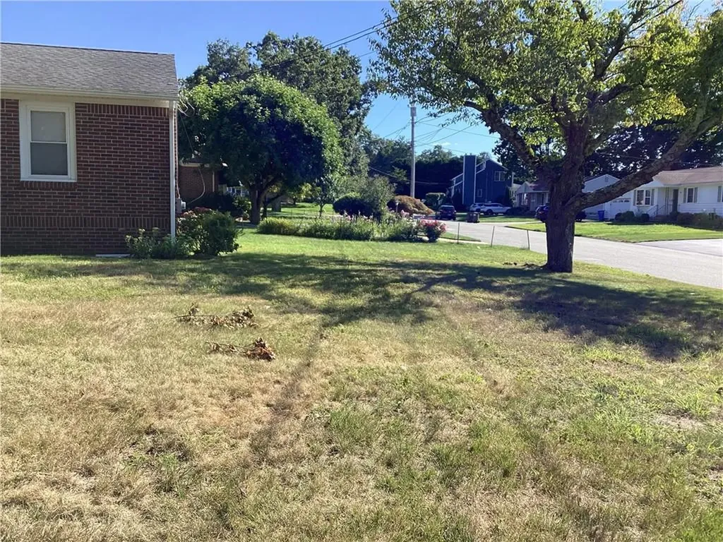 25 Fernbrook Drive Cranston RI 02920