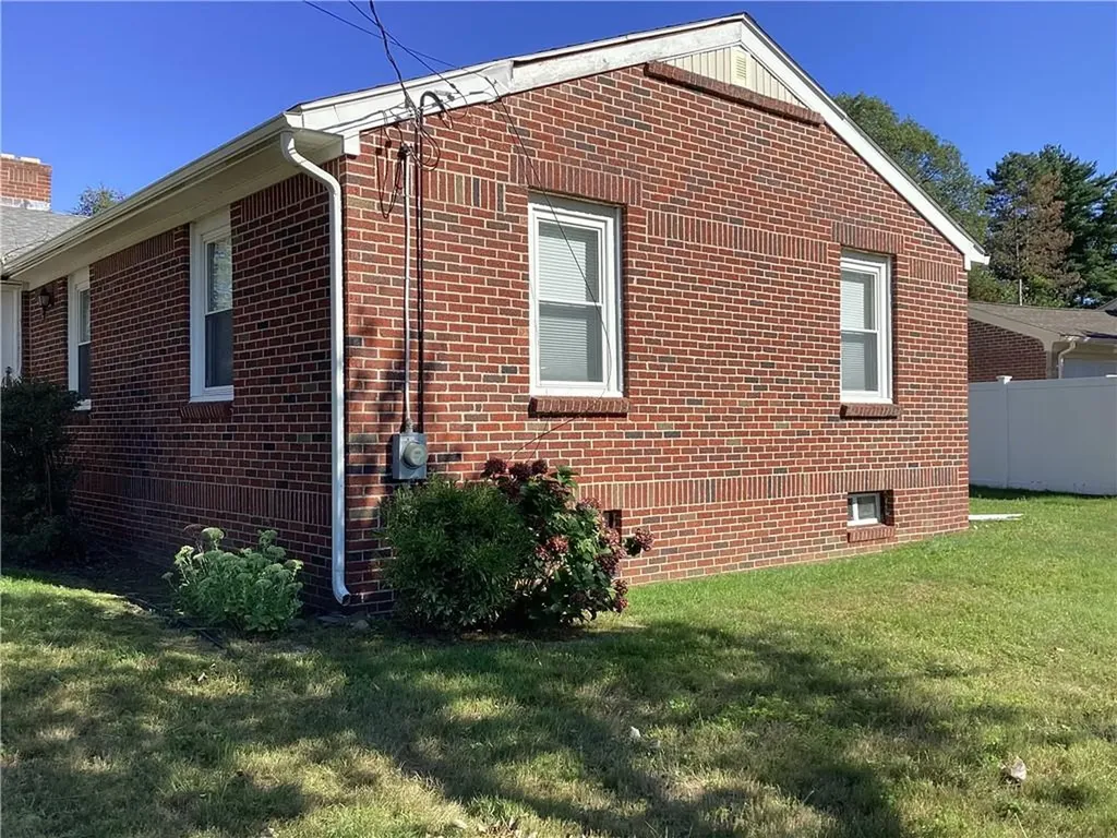 25 Fernbrook Drive Cranston RI 02920