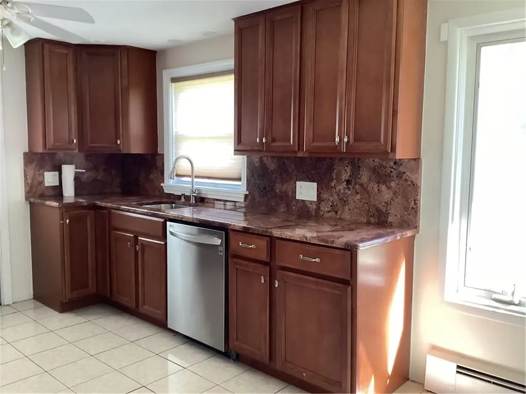 25 Fernbrook Drive Cranston RI 02920